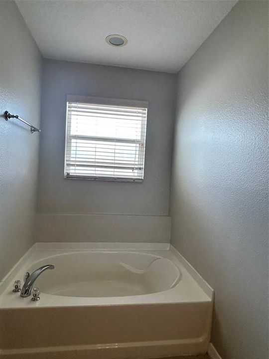 For Rent: $3,800 (5 beds, 3 baths, 3519 Square Feet)