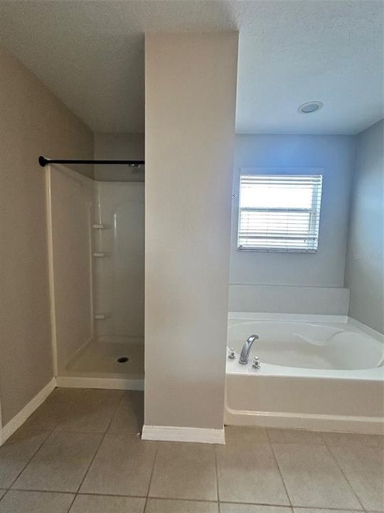 For Rent: $3,800 (5 beds, 3 baths, 3519 Square Feet)