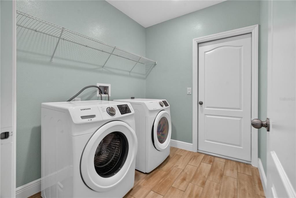 En Venta: $379,900 (3 camas, 2 baños, 1717 Pies cuadrados)