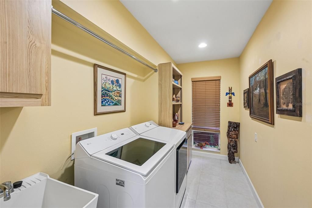 For Sale: $690,000 (2 beds, 2 baths, 2051 Square Feet)