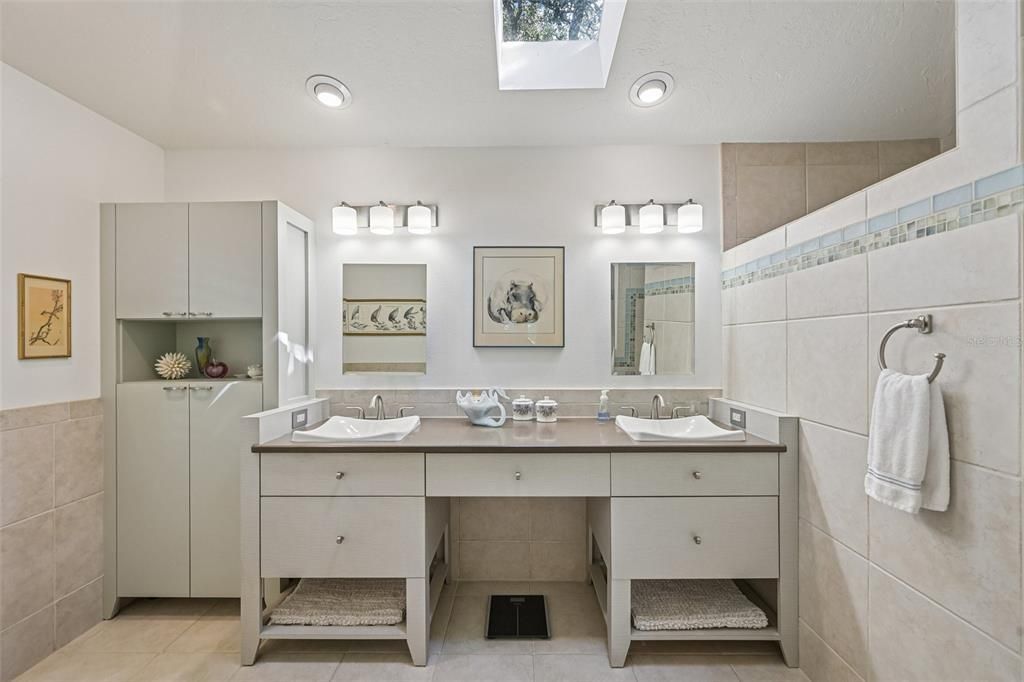 For Sale: $690,000 (2 beds, 2 baths, 2051 Square Feet)