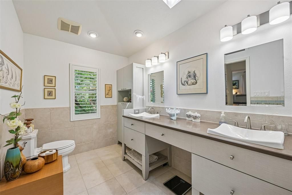 For Sale: $690,000 (2 beds, 2 baths, 2051 Square Feet)