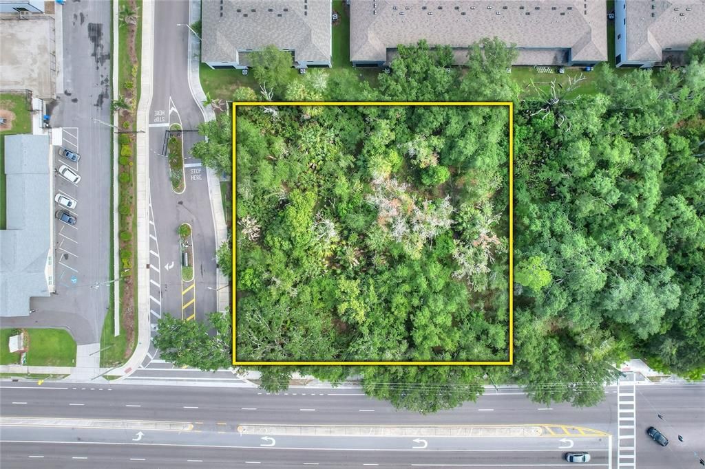 En Venta: $425,000 (0.74 acres)
