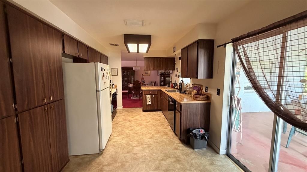 For Sale: $150,000 (2 beds, 2 baths, 1626 Square Feet)