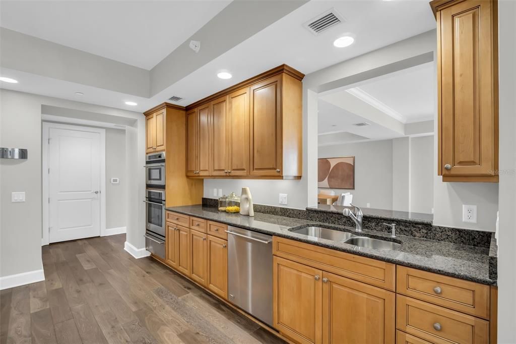 For Sale: $2,750,000 (3 beds, 3 baths, 2757 Square Feet)