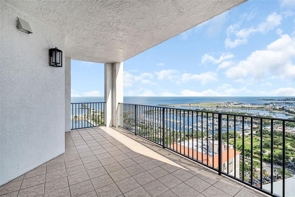 For Sale: $2,750,000 (3 beds, 3 baths, 2757 Square Feet)