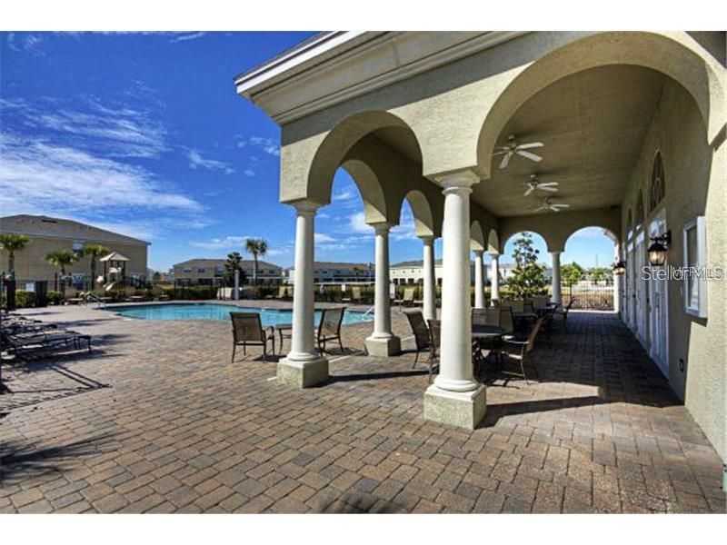 For Sale: $230,000 (2 beds, 2 baths, 1071 Square Feet)