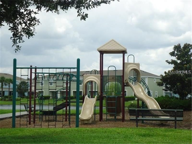 For Sale: $230,000 (2 beds, 2 baths, 1071 Square Feet)