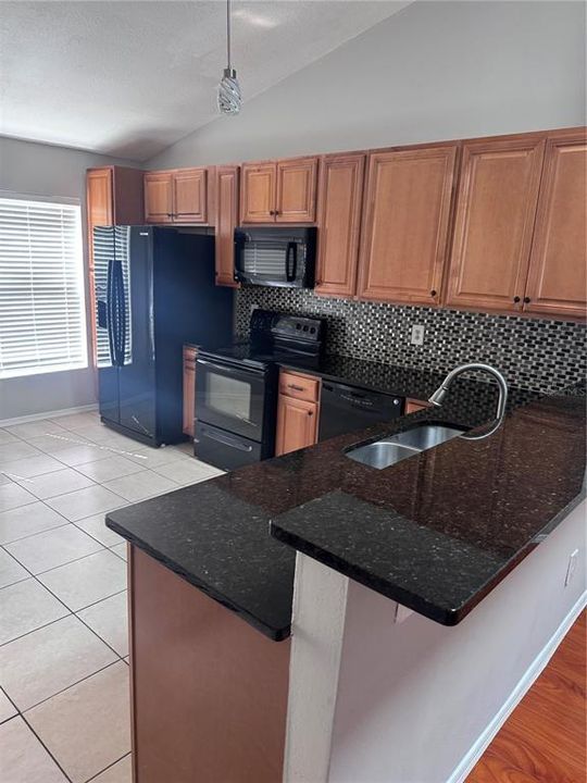For Rent: $1,900 (2 beds, 2 baths, 1014 Square Feet)