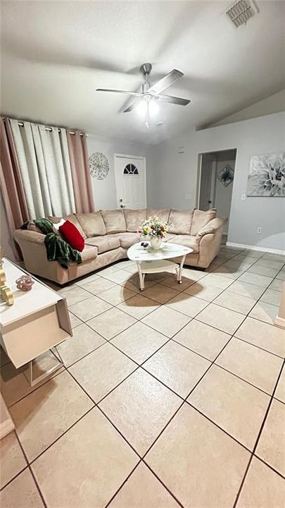 En Venta: $255,000 (3 camas, 2 baños, 1080 Pies cuadrados)