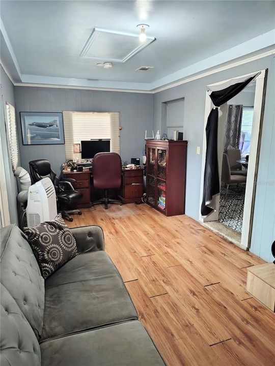 For Sale: $230,000 (3 beds, 1 baths, 1404 Square Feet)