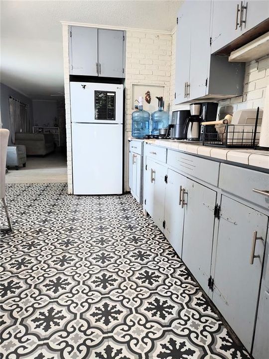 For Sale: $230,000 (3 beds, 1 baths, 1404 Square Feet)