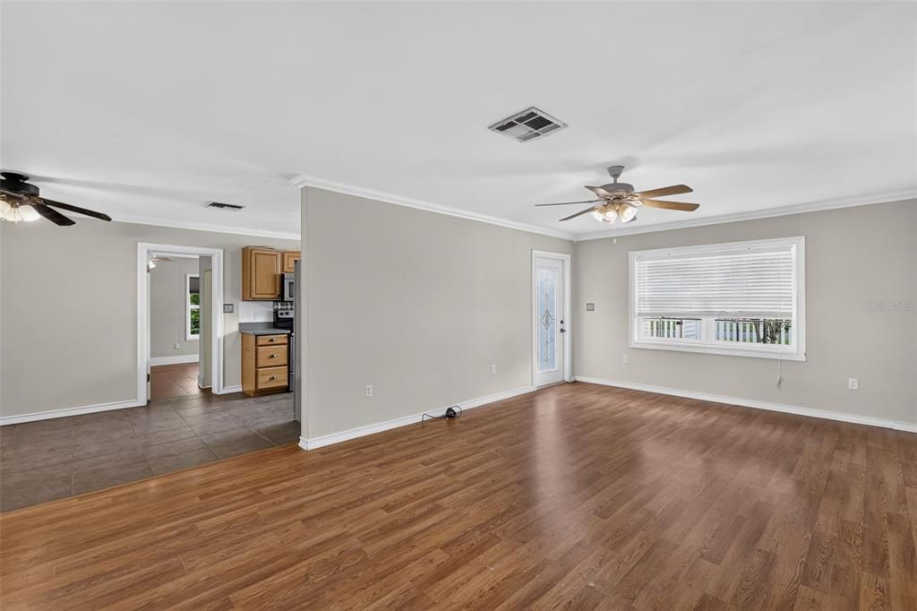 For Sale: $289,000 (3 beds, 2 baths, 1669 Square Feet)