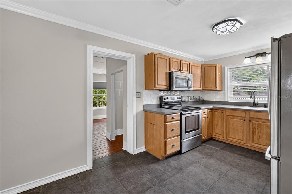 For Sale: $289,000 (3 beds, 2 baths, 1669 Square Feet)