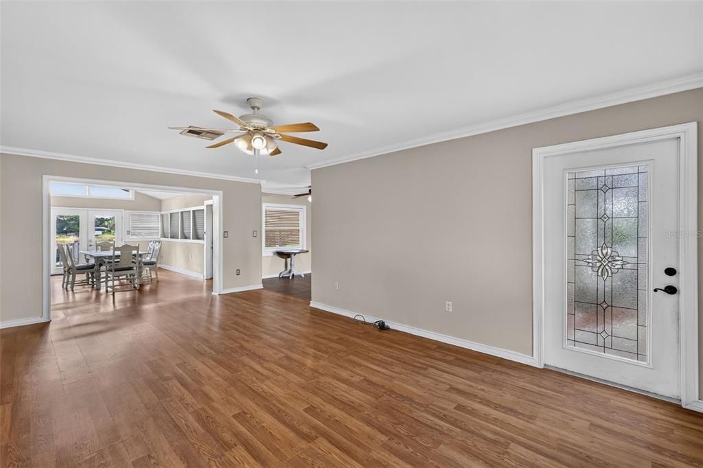 For Sale: $289,000 (3 beds, 2 baths, 1669 Square Feet)
