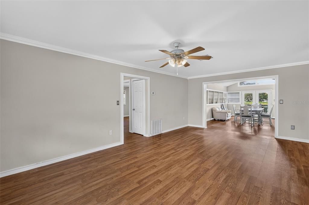 For Sale: $289,000 (3 beds, 2 baths, 1669 Square Feet)