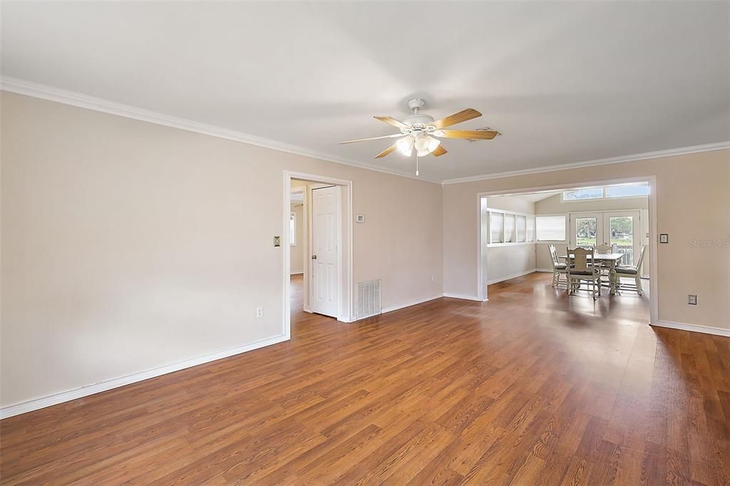 For Sale: $289,000 (3 beds, 2 baths, 1669 Square Feet)