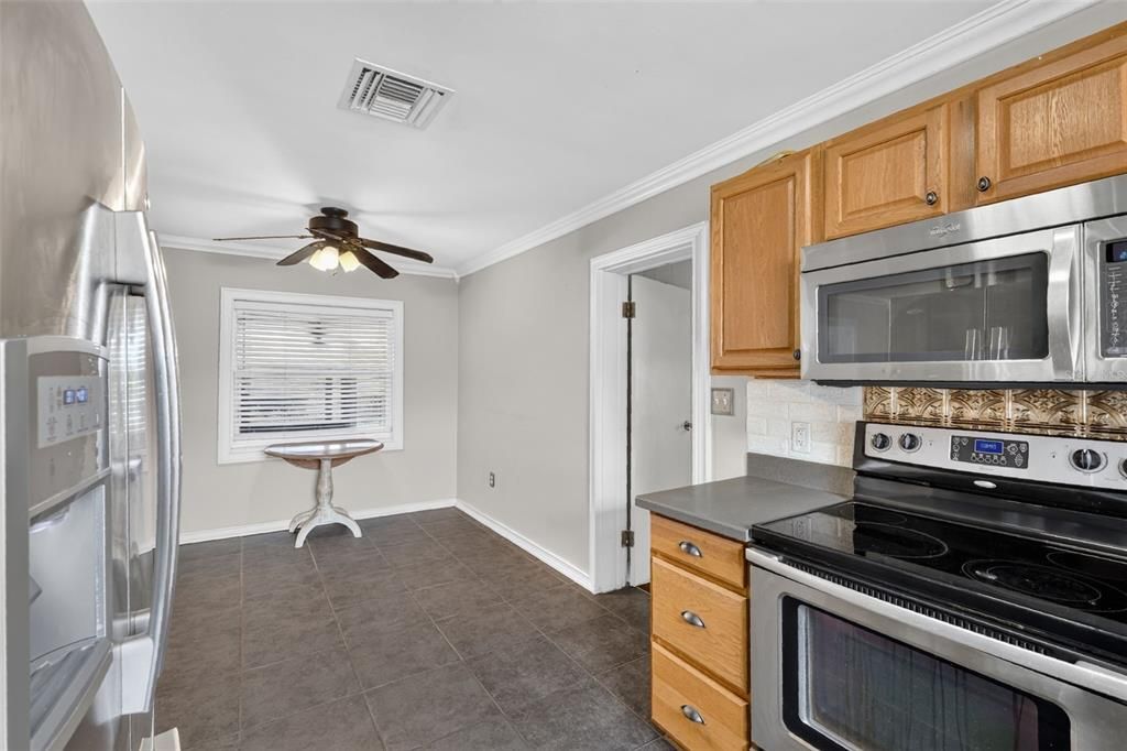 For Sale: $289,000 (3 beds, 2 baths, 1669 Square Feet)
