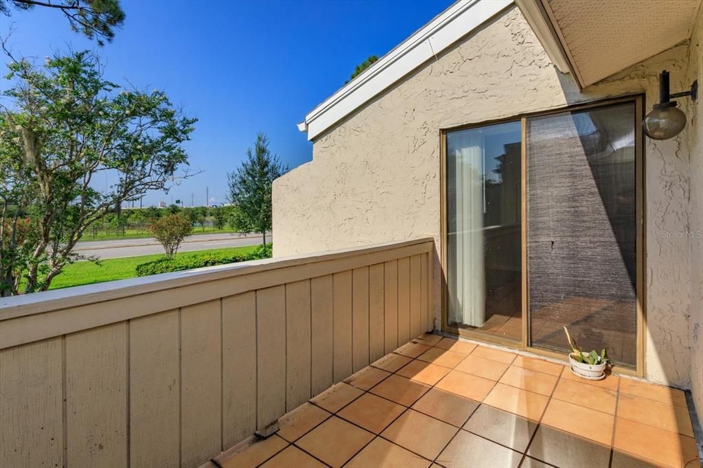 На продажу: $190,000 (2 спален, 2 ванн, 1139 Квадратных фут)
