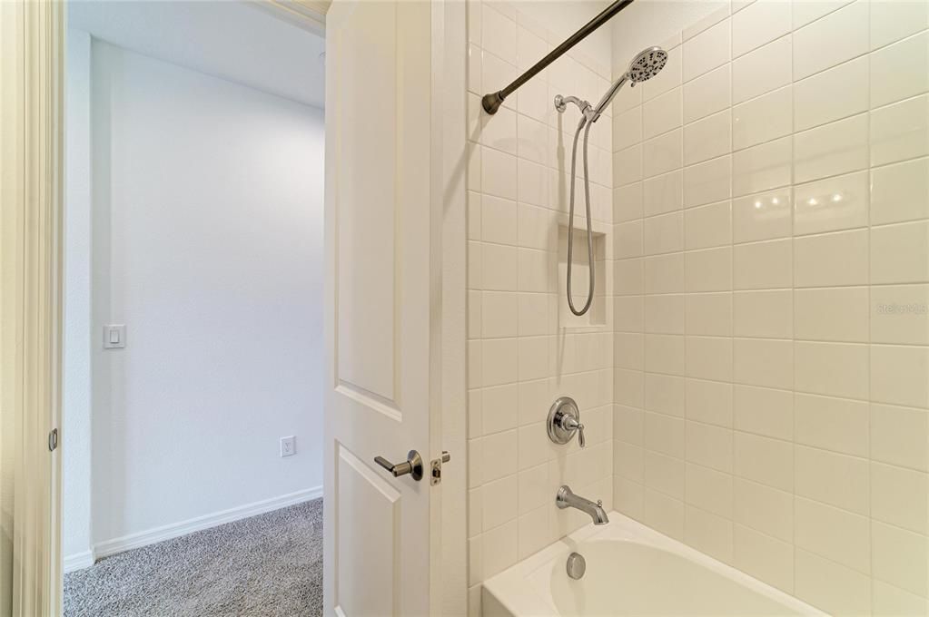 En Venta: $479,000 (4 camas, 3 baños, 2636 Pies cuadrados)