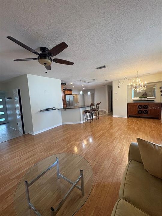 For Rent: $2,300 (2 beds, 1 baths, 1363 Square Feet)