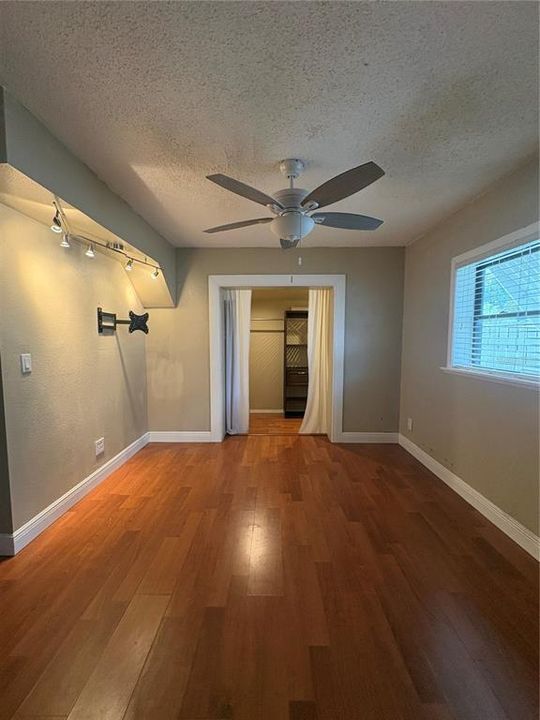 For Rent: $2,300 (2 beds, 1 baths, 1363 Square Feet)