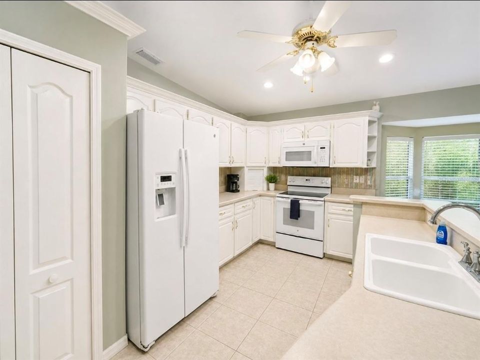 En Venta: $829,900 (3 camas, 2 baños, 2084 Pies cuadrados)