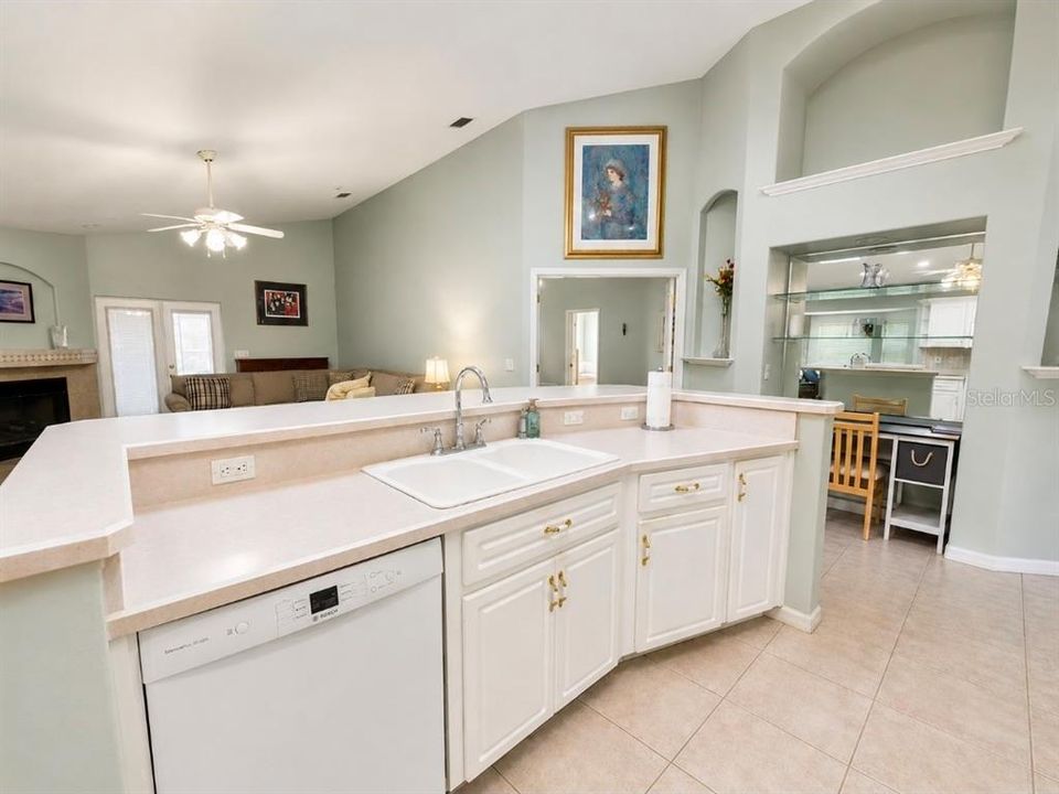 En Venta: $829,900 (3 camas, 2 baños, 2084 Pies cuadrados)