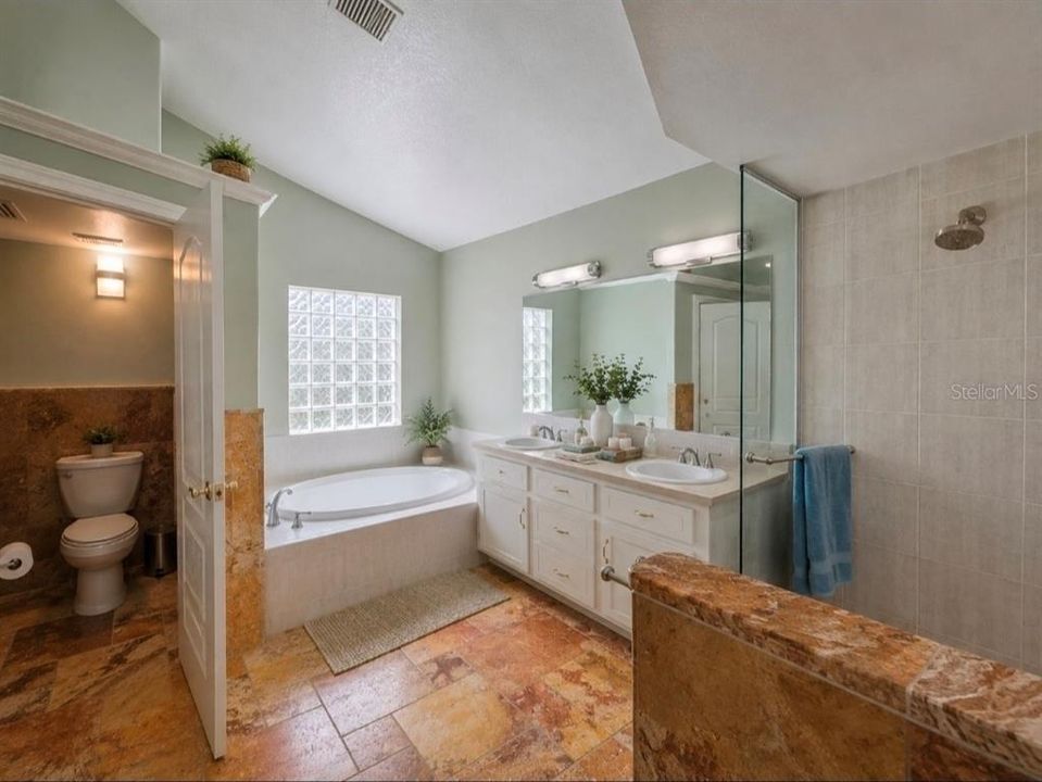 En Venta: $829,900 (3 camas, 2 baños, 2084 Pies cuadrados)