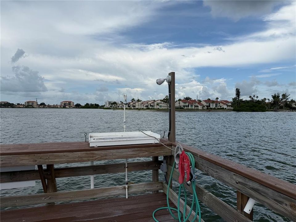 En Venta: $324,900 (2 camas, 2 baños, 1975 Pies cuadrados)