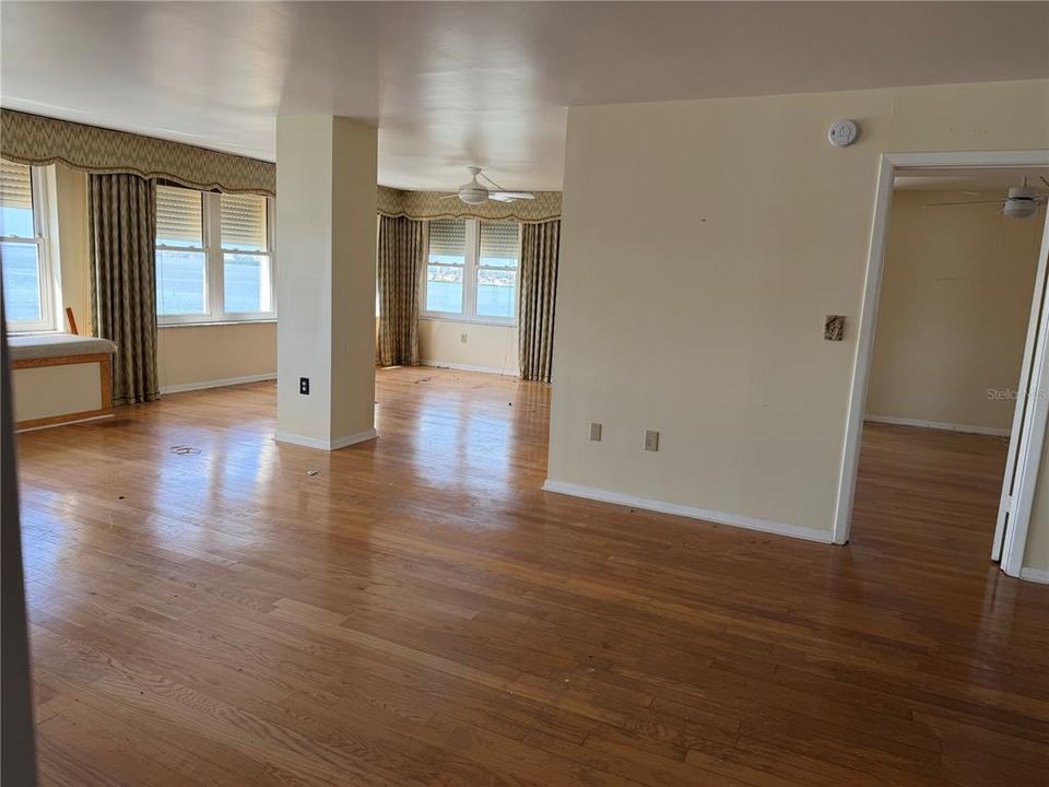 En Venta: $324,900 (2 camas, 2 baños, 1975 Pies cuadrados)