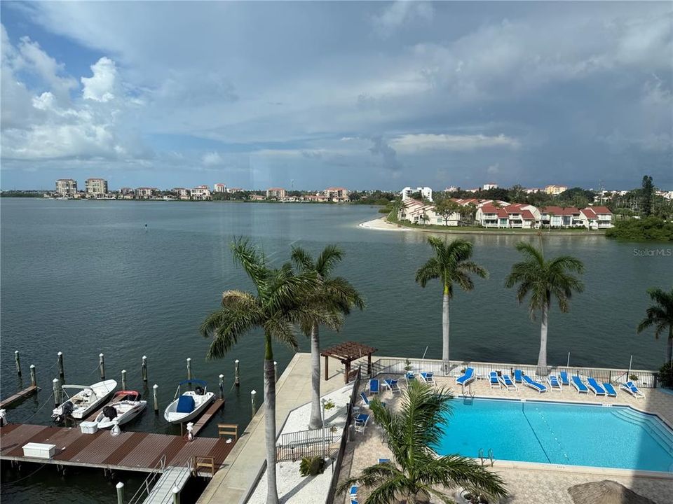 En Venta: $324,900 (2 camas, 2 baños, 1975 Pies cuadrados)
