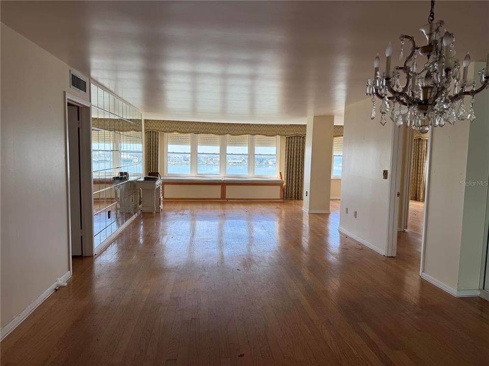 En Venta: $324,900 (2 camas, 2 baños, 1975 Pies cuadrados)
