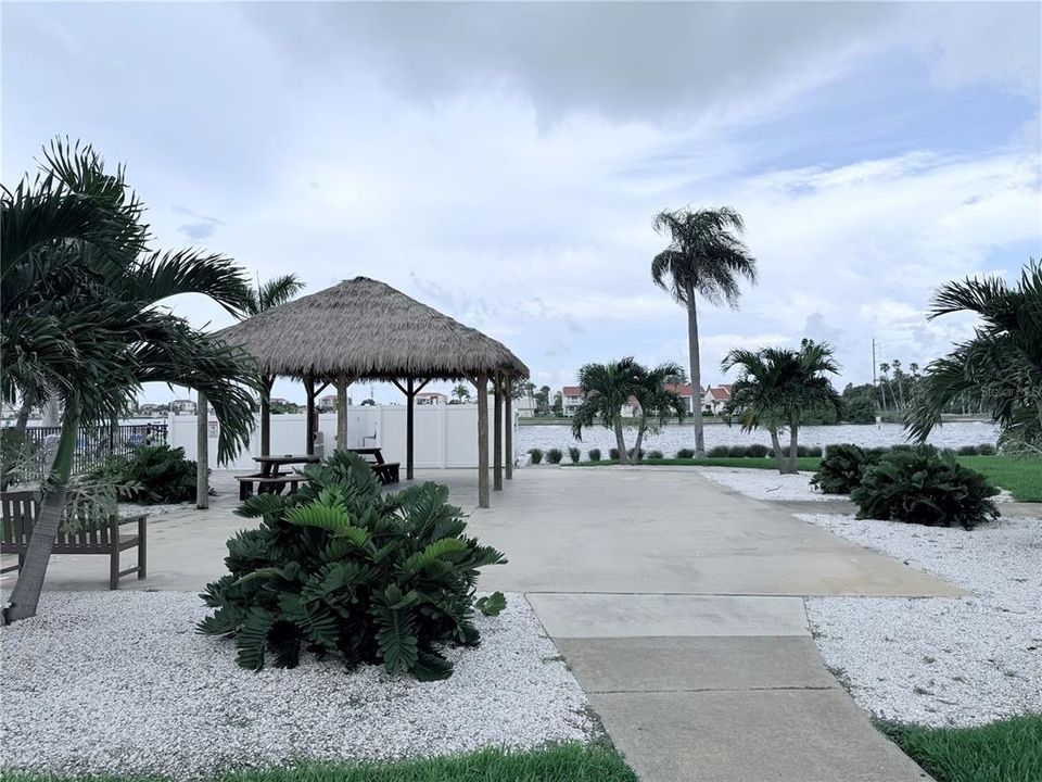 En Venta: $324,900 (2 camas, 2 baños, 1975 Pies cuadrados)