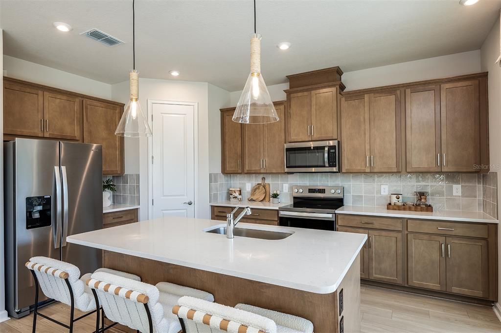 For Sale: $403,104 (4 beds, 3 baths, 2323 Square Feet)