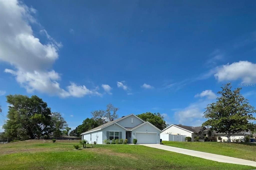 For Rent: $2,350 (4 beds, 2 baths, 1812 Square Feet)