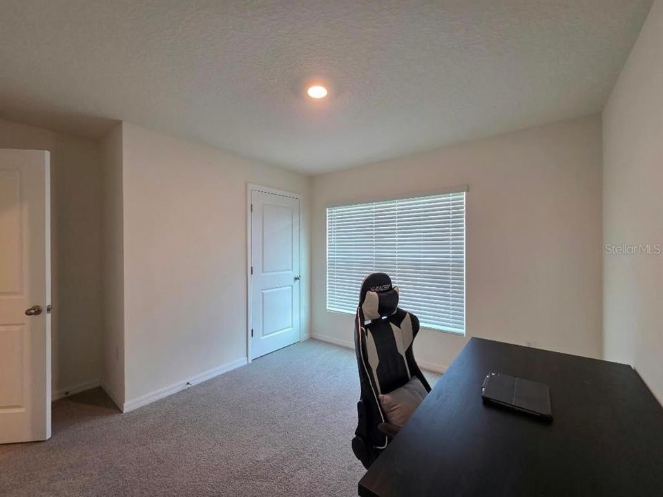 For Rent: $2,350 (4 beds, 2 baths, 1812 Square Feet)
