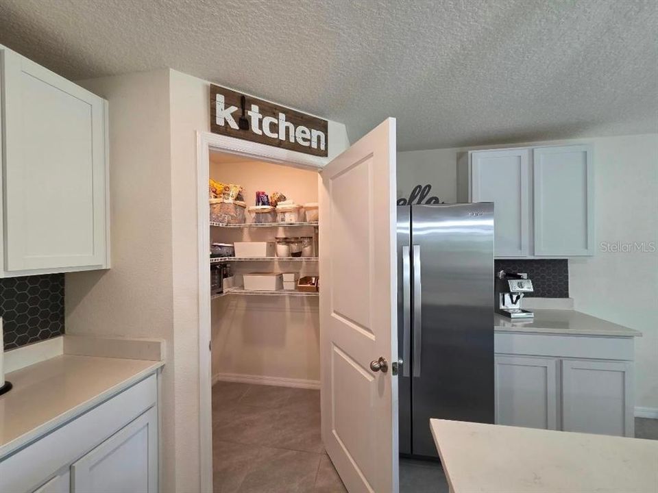For Rent: $2,350 (4 beds, 2 baths, 1812 Square Feet)