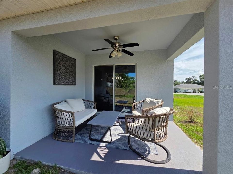 For Rent: $2,350 (4 beds, 2 baths, 1812 Square Feet)