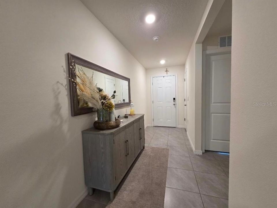 For Rent: $2,350 (4 beds, 2 baths, 1812 Square Feet)