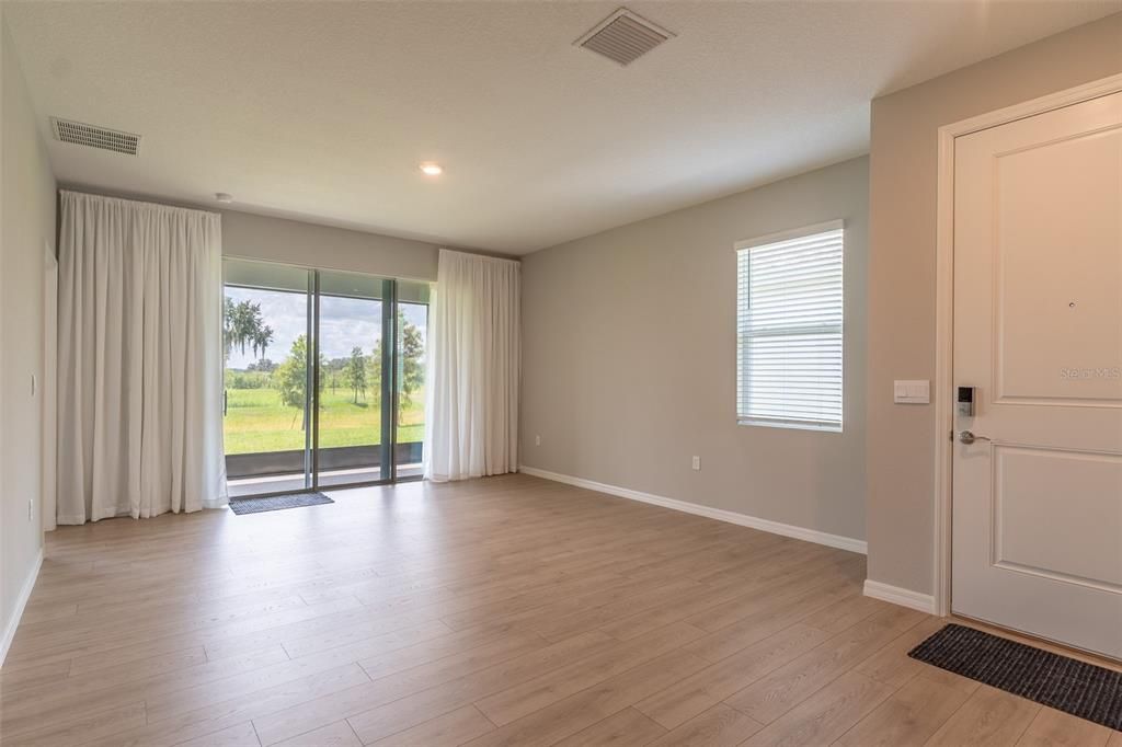 For Rent: $2,450 (3 beds, 2 baths, 1565 Square Feet)