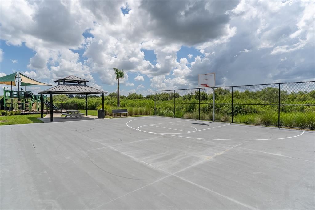 For Rent: $2,450 (3 beds, 2 baths, 1565 Square Feet)
