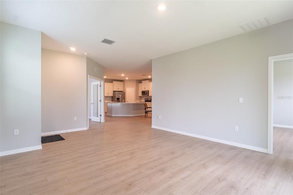 For Rent: $2,450 (3 beds, 2 baths, 1565 Square Feet)