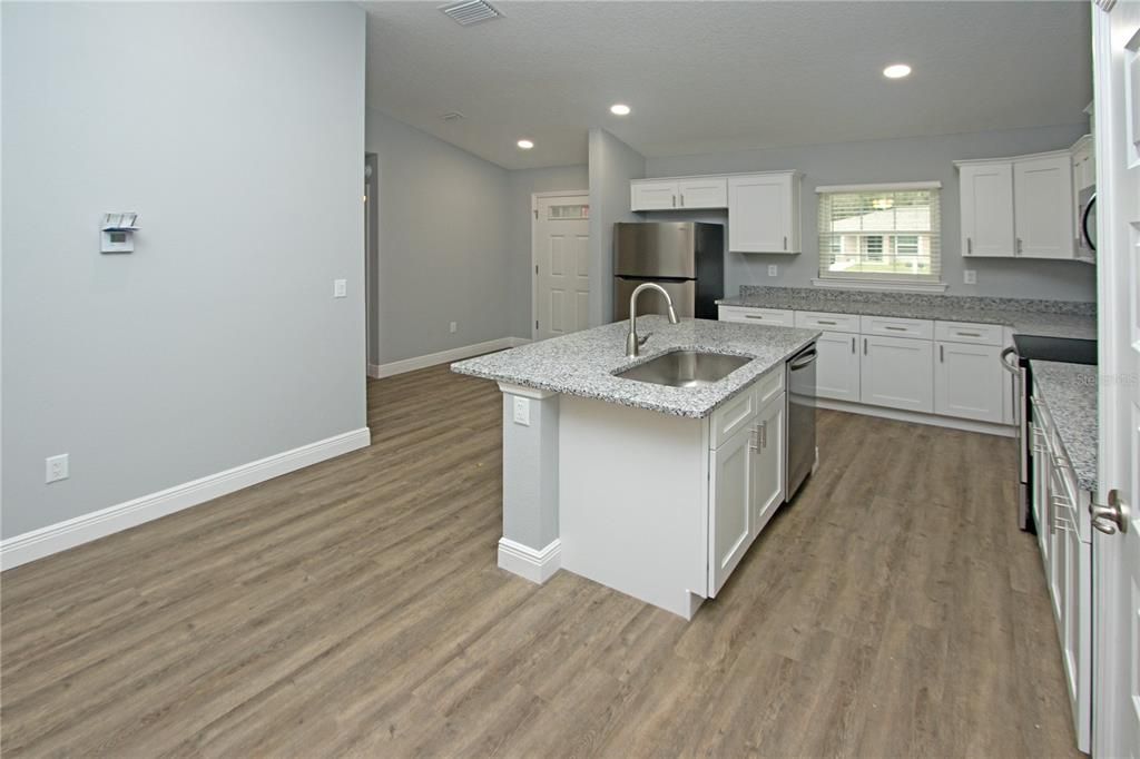 En Venta: $399,999 (4 camas, 0 baños, 2282 Pies cuadrados)