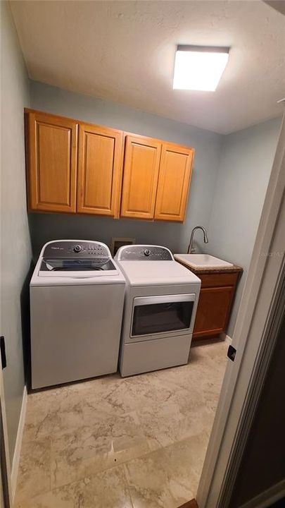 For Rent: $2,600 (3 beds, 2 baths, 2249 Square Feet)