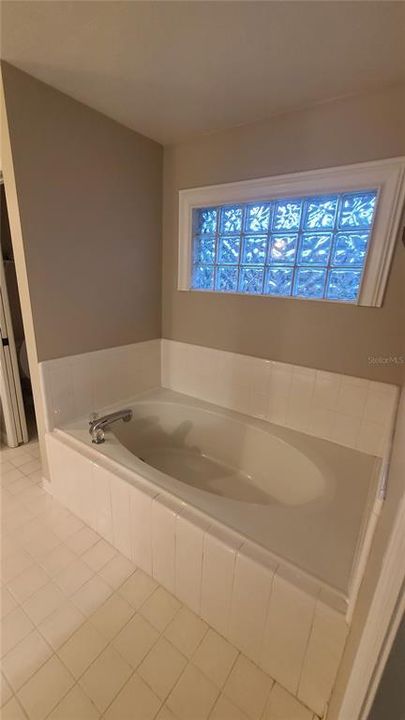 For Rent: $2,600 (3 beds, 2 baths, 2249 Square Feet)