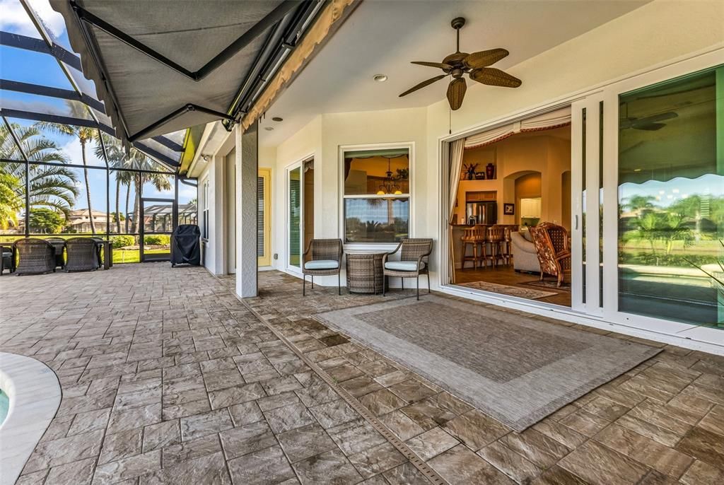 En Venta: $724,900 (3 camas, 3 baños, 2428 Pies cuadrados)