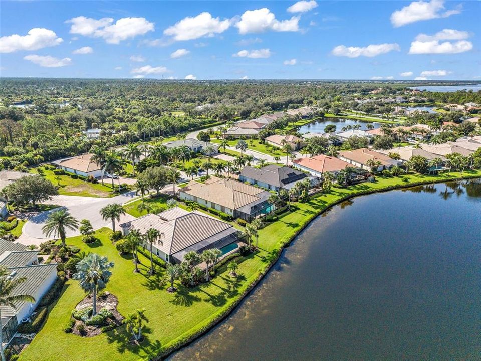 En Venta: $724,900 (3 camas, 3 baños, 2428 Pies cuadrados)