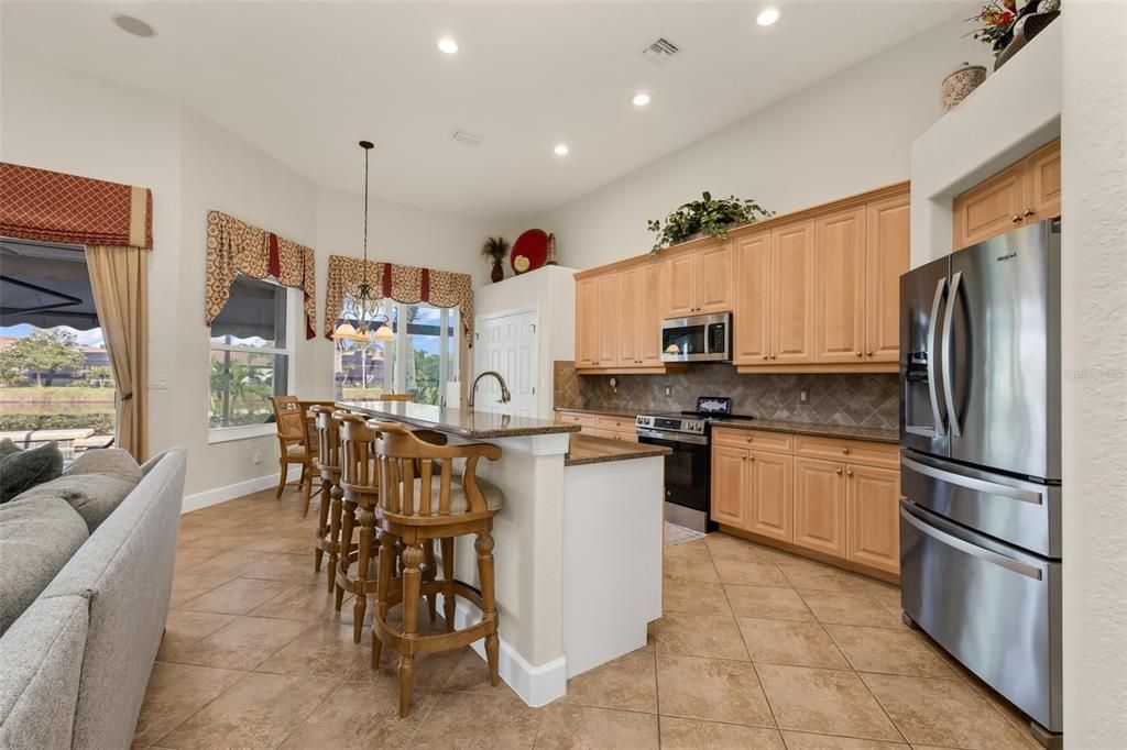En Venta: $724,900 (3 camas, 3 baños, 2428 Pies cuadrados)
