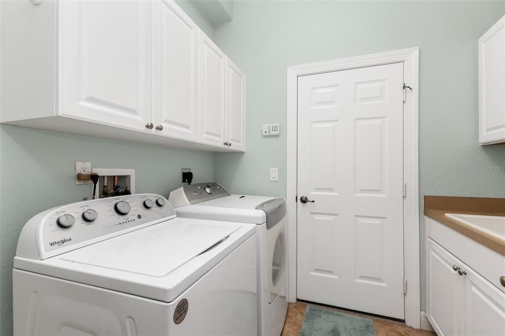 En Venta: $724,900 (3 camas, 3 baños, 2428 Pies cuadrados)